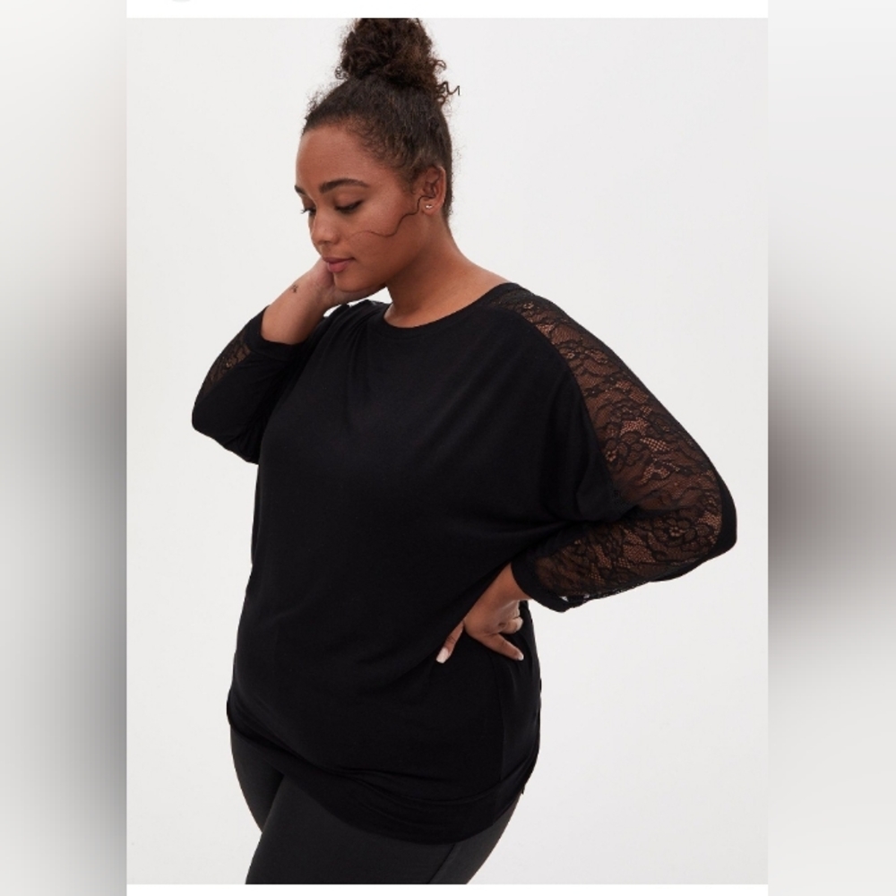 Torrid Super Soft Lace Inset Sleeve Dolman black  Top size 1X